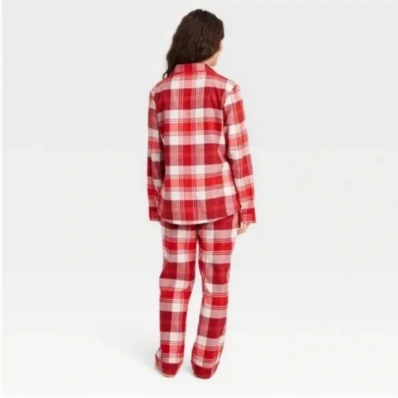 🌲 Hearth + Hand Red Classic Plaid Pajamas Set - Picture 2 of 8
